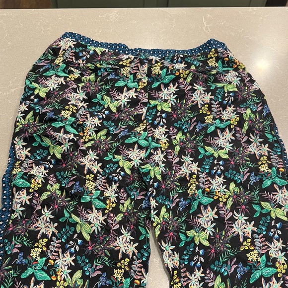 Anthropologie Floral Cropped Pants with Blue Accents - Picture 6 of 7